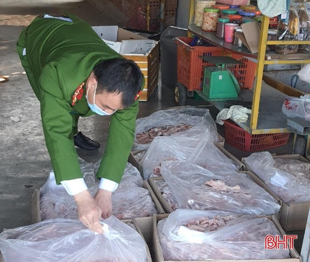 Hà Tĩnh: Phát hiện hơn 1.000 kg mỡ động vật, chân gà không rõ nguồn gốc