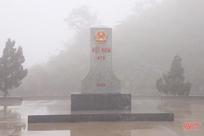 Cầu Treo nhộn nhịp thông thương những ngày cuối năm