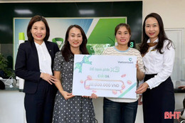 Gửi tiết kiệm Vietcombank Hà Tĩnh, khách hàng trúng thưởng 20 triệu đồng