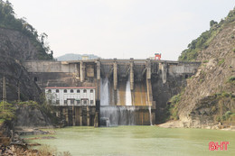 Mực nước hồ chứa thấp, nhà máy thủy điện ưu tiên vận hành giờ cao điểm