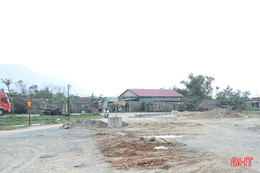 Vì sao dự án đường trục chính nối QL 1 đến cảng Vũng Áng - Sơn Dương chậm tiến độ?