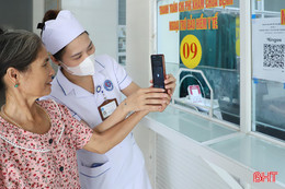 “Bỏ ví, cầm điện thoại”, người dân dần chuộng thanh toán online