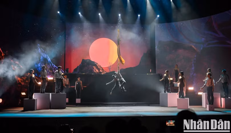 Khán giả tới dự Gala Human Act Prize 2024 cũng được thưởng thức nhiều tiết mục nghệ thuật đặc sắc, được dàn dựng vô cùng công phu.