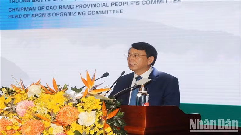 Chủ tịch Ủy ban nhân dân tỉnh Cao Bằng Hoàng Xuân Ánh phát biểu ý kiến.