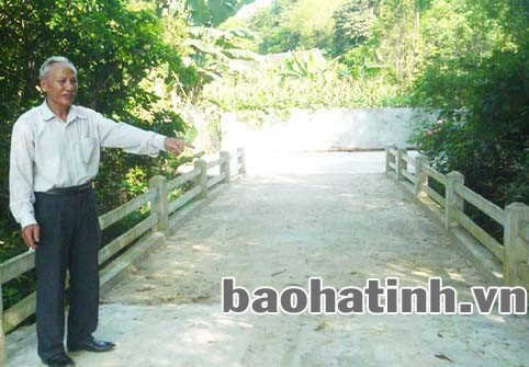 Học và làm theo gương Bác, CCB Bùi Xuân Đại (Đức Đồng, Đức Thọ) ủng hộ 300 triệu đồng xây cầu cho người dân trong thôn Lai Đồng