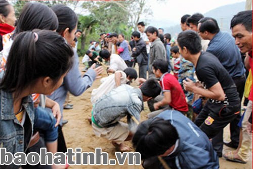 Giải kéo co giữa các cụm dân cư trong thôn