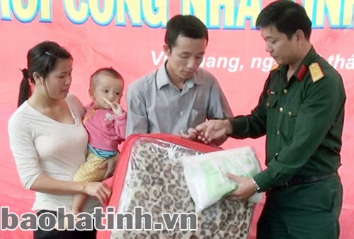 ... và gia đình anh Hoàn