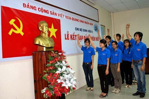 Phải tích cực chăm lo công tác phát triển đảng và coi đây là nhiệm vụ quan trọng nhằm tăng thêm lực lượng mới có chất lượng cho Đảng Phải tích cực chăm lo công tác phát triển đảng và coi đây là nhiệm vụ quan trọng nhằm tăng thêm lực lượng mới có chất lượng cho Đảng