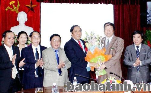 ... và chúc mừng Trường Đại học Hà Tĩnh