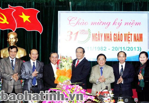 Lãnh đạo tỉnh chúc mừng Sở GD&ĐT...