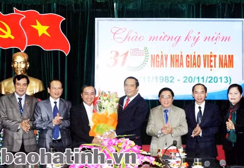 Lãnh đạo tỉnh chúc mừng Sở GD&ĐT...