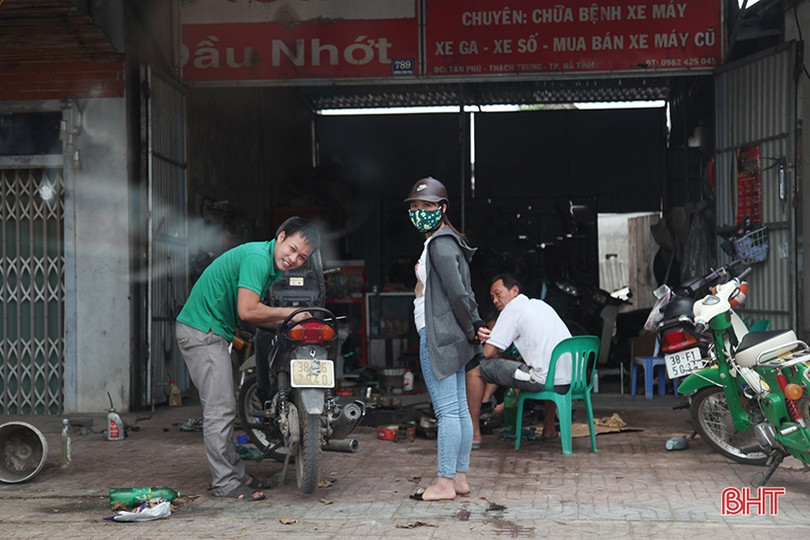 Chưa hết thời gian giãn cách xã hội, nhiều cơ sở kinh doanh ở TP Hà Tĩnh đã mở cửa