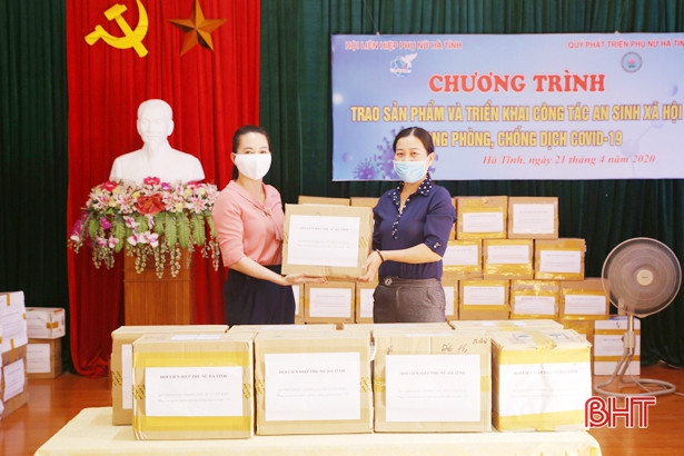 Quỹ Phát triển phụ nữ Hà Tĩnh hỗ trợ vật phẩm trị giá 160 triệu đồng phòng dịch 
