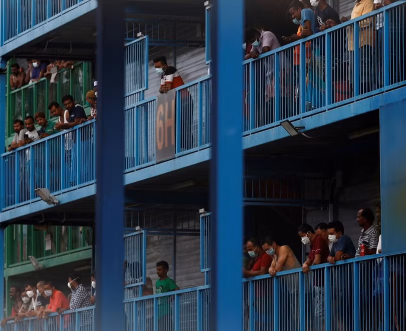 Cuộc sống bên trong ổ dịch Covid-19 lớn nhất Singapore