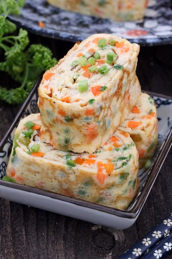 Làm trứng cuộn ốp lết kiểu Hàn cực đơn giản chỉ trong 5 phút