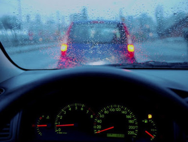 Cách khắc phục kính lái và gương mờ lái xe nên biết