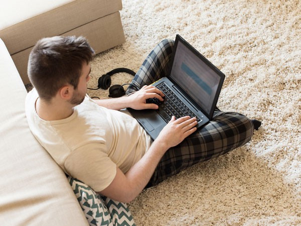 Cách bảo vệ mắt khi học tập và làm việc online