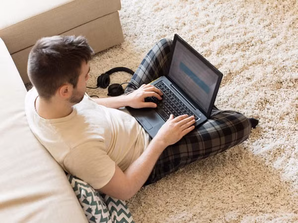 Cách bảo vệ mắt khi học tập và làm việc online