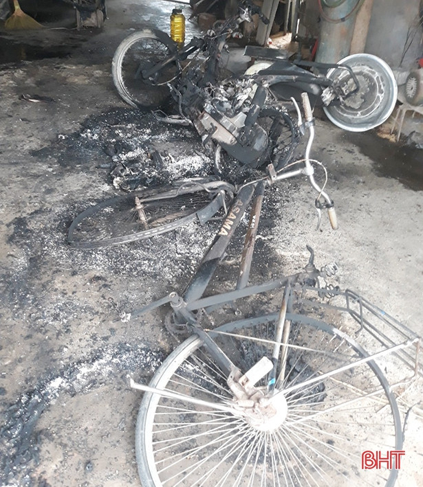 Nghi Xuân: Điều tra nguyên nhân xe máy bốc cháy lúc nửa đêm
