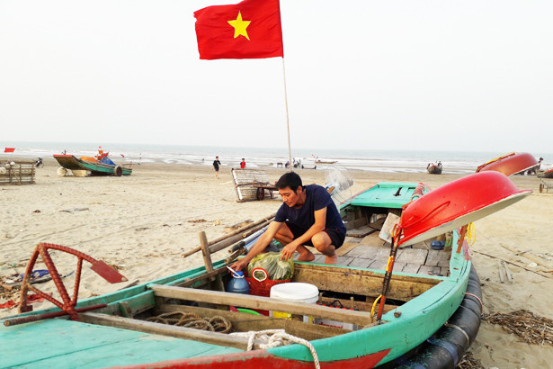 Bám biển câu mực, ngư dân Nghi Xuân thu tiền triệu mỗi ngày