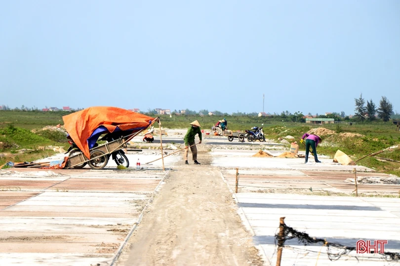 Vựa muối” thị xã Kỳ Anh vào vụ sản xuất mới
