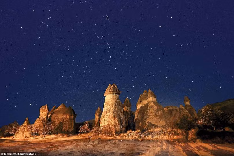 Bầu trời đêm kỳ ảo dưới ống kính nhiếp ảnh gia