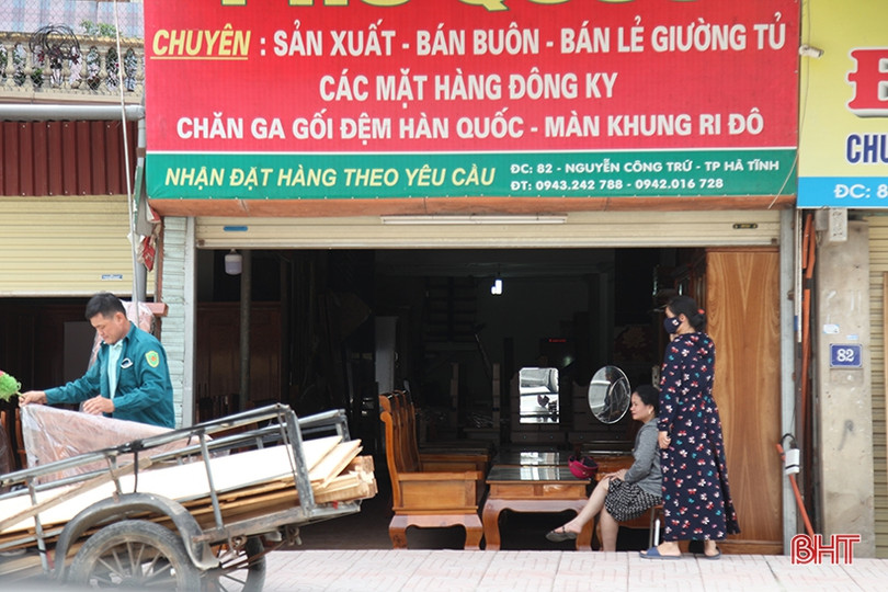 Chưa hết thời gian giãn cách xã hội, nhiều cơ sở kinh doanh ở TP Hà Tĩnh đã mở cửa