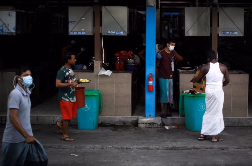 Cuộc sống bên trong ổ dịch Covid-19 lớn nhất Singapore