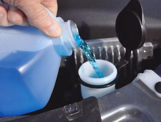 Cách khắc phục kính lái và gương mờ lái xe nên biết