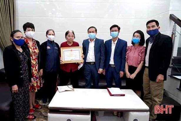 Các cá nhân có nghĩa cử cao đẹp được nhận bằng khen của Chủ tịch UBND tỉnh Hà Tĩnh