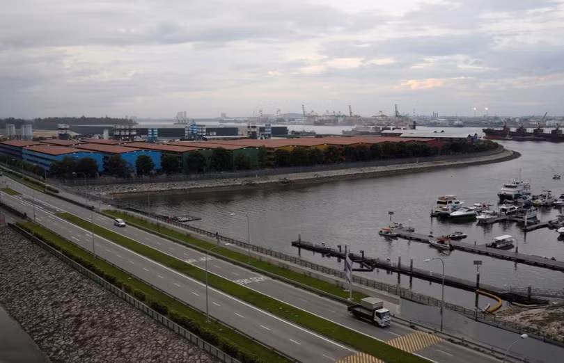 Cuộc sống bên trong ổ dịch Covid-19 lớn nhất Singapore