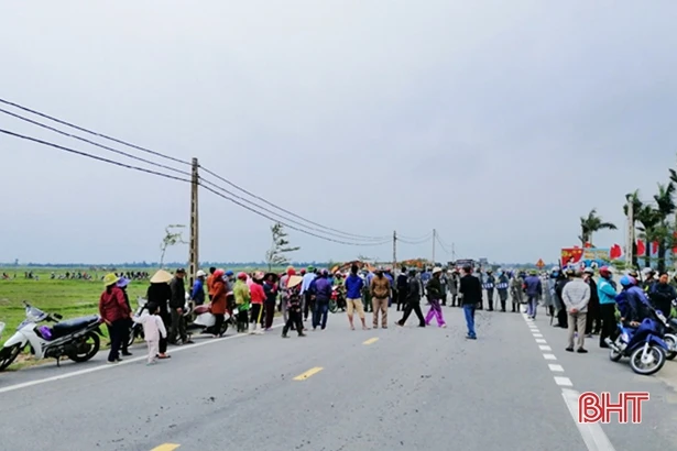 Tập trung đông người cản trở thi công ở Kỳ Nam: Vi phạm pháp luật, nguy cơ lây lan dịch bệnh!
