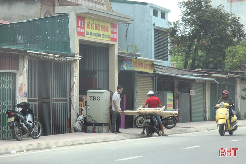 Chưa hết thời gian giãn cách xã hội, nhiều cơ sở kinh doanh ở TP Hà Tĩnh đã mở cửa
