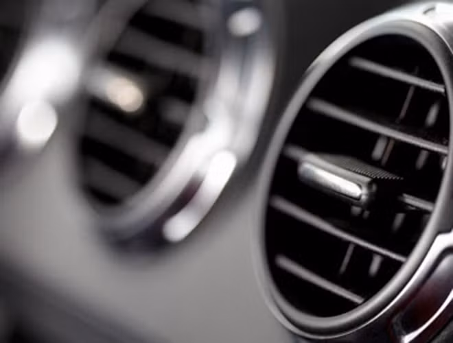 Cách khắc phục kính lái và gương mờ lái xe nên biết