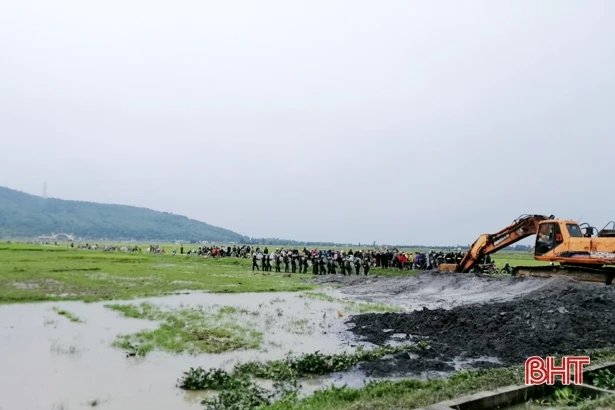 Tập trung đông người cản trở thi công ở Kỳ Nam: Vi phạm pháp luật, nguy cơ lây lan dịch bệnh!
