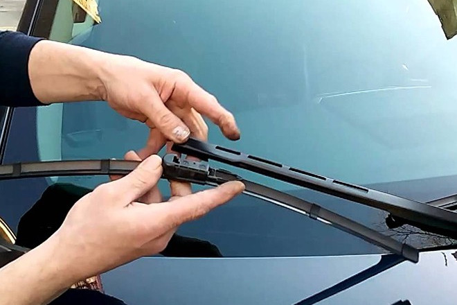 Cách khắc phục kính lái và gương mờ lái xe nên biết