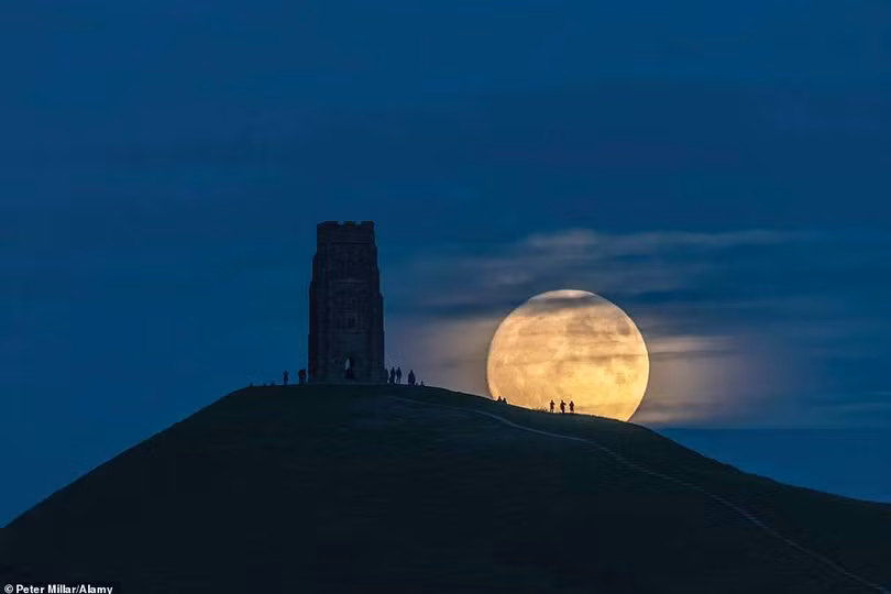 Bầu trời đêm kỳ ảo dưới ống kính nhiếp ảnh gia