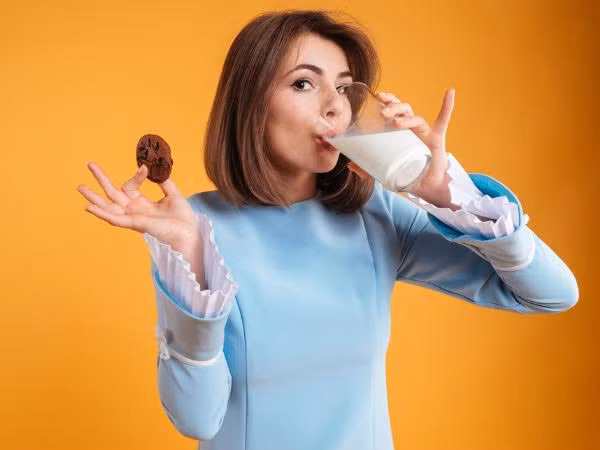 Uống sữa nóng hay sữa lạnh tốt hơn cho sức khỏe?