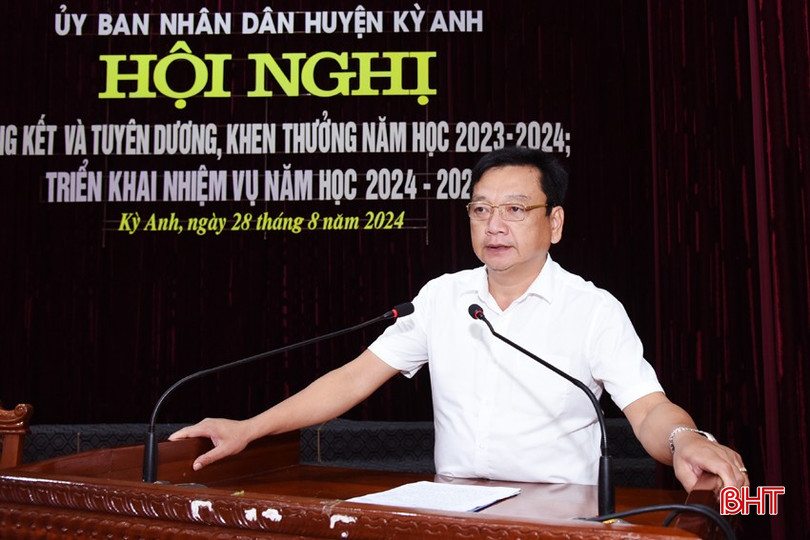 Bí thư Huyện ủy Kỳ Anh Hồ Huy Thành: Năm học mới, GD&ĐT Kỳ Anh tiếp tục quán triệt, triển khai thực hiện có hiệu quả các văn bản chỉ đạo, trọng tâm là “Đổi mới căn bản, toàn diện giáo dục và đào tạo đáp ứng yêu cầu công nghiệp hóa, hiện đại hóa trong điều kiện kinh tế thị trường xã hội chủ nghĩa và hội nhập quốc tế”. 17.jpg