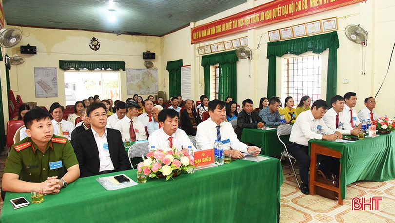 Các đại biểu tham dự Đại hội Chi bộ thôn Trung Tân. Các đại biểu tham dự Đại hội Chi bộ thôn Trung Tân.