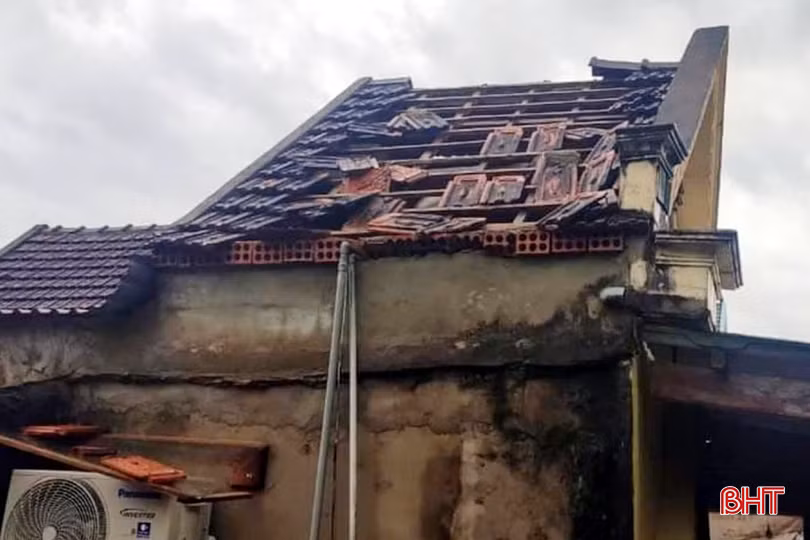 Từ 19h ngày 18/9 đến trưa 19/9, trên địa bàn huyện Kỳ Anh đã xẩy ra mưa to từ 86,2 mm đến 151 mm. Vào lúc khoảng 10h sáng 19/9, tại thôn Nguyễn Huệ, xã Kỳ Xuân đã xảy ra lốc xoáy.