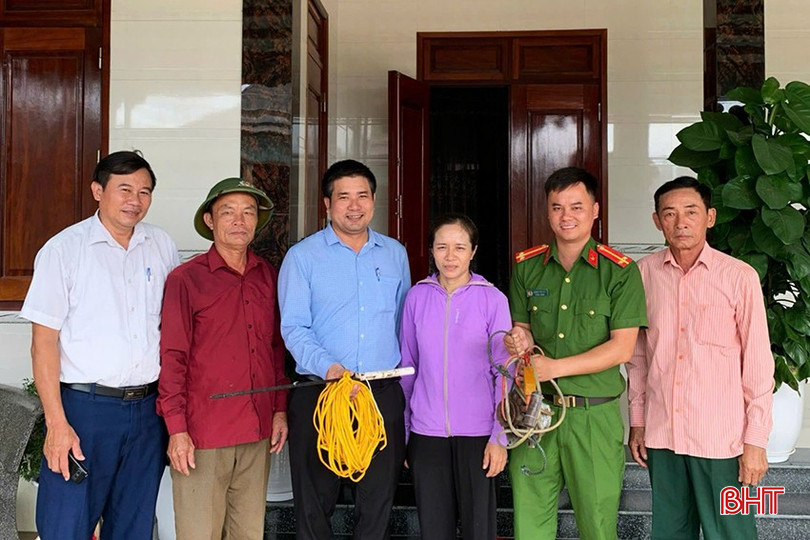 Nhiều phương tiện đánh bắt trái phép đã được người dân tự nguyện giao nộp cho cơ quan chức năng. A7.jpg
