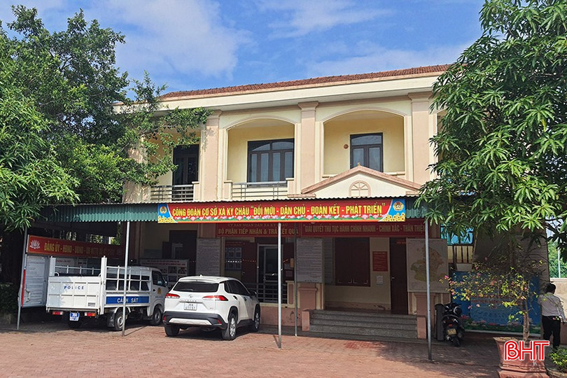 Bộ phận tiếp nhận và trả kết quả tại UBND xã Kỳ Châu được đầu tư hiện đại, đồng bộ. A7.jpg
