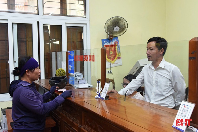 Hiện nay Kỳ Châu đã có 100% thủ tục được thanh toán qua dịch vụ công trực tuyến; bộ thủ tục hành chính tại bộ phận một cửa đã được số hóa bằng mã QR. A5.jpg