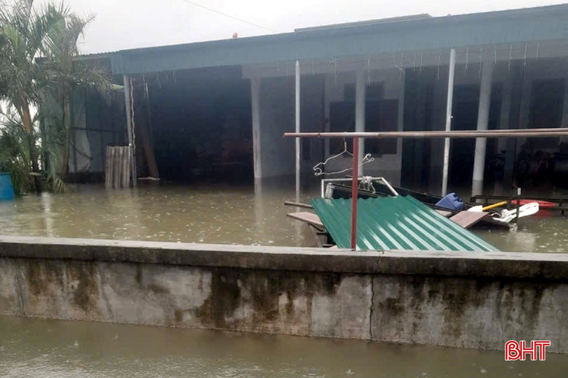 Nhà dân bị ngập nước. Nhà dân bị ngập nước.