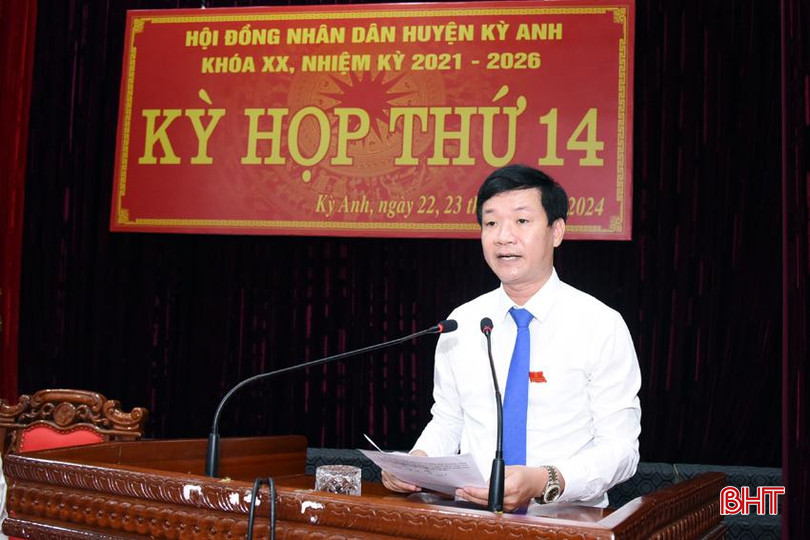 Phó Bí thư Huyện ủy - Chủ tịch HĐND huyện Kỳ Anh Trần Thành Nam khai mạc kỳ họp. 12.jpg