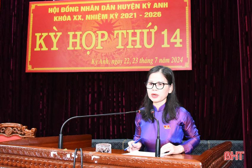 Phó Chủ tịch UBND huyện Kỳ Anh Dương Thị Vân Anh báo cáo tóm tắt tình hình hình KT-XH, QP-AN 6 tháng đầu năm; phương hướng, mục tiêu, nhiệm vụ và giải pháp phát triển 6 tháng cuối năm 2024. 15.jpg