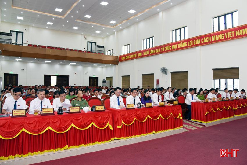 Đại biểu tham dự Kỳ họp. 13.jpg
