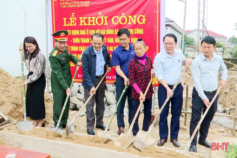Các đại biểu làm lễ động thổ xây dựng công trình. bqbht_br_z6116382503269-4823e863dafe50c5078f259681543740.jpg