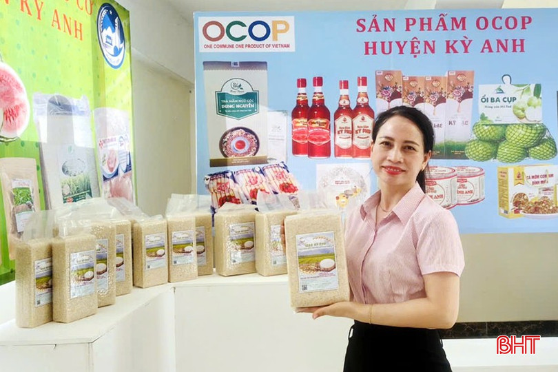 Gạo hữu cơ của thôn Phú Minh rất được khách hàng trong và ngoài tỉnh sử dụng. bqbht_br_121.jpg